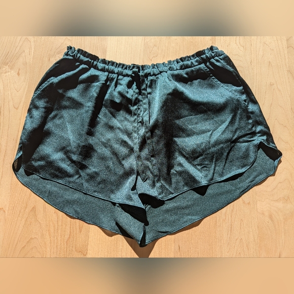 Dark green satin sleep set (shorts and tank top) - Picture 5 of 7